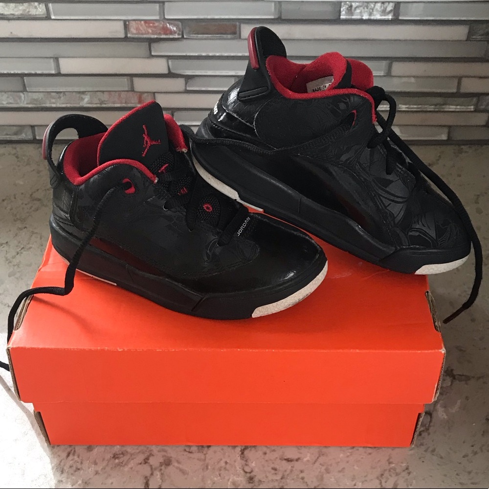 Jordan Two 3 (Black/Red) Little Boys